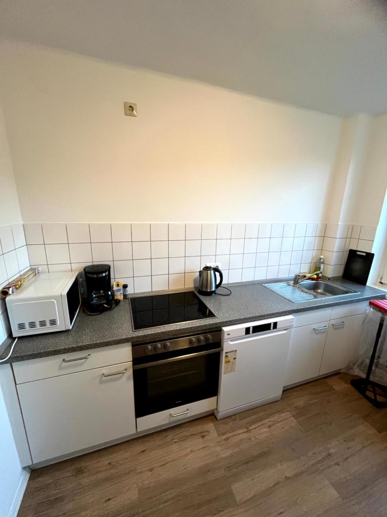 3-Zimmer Monteurwohnung Mit Balkon นอยมึนสเตอร์ ภายนอก รูปภาพ