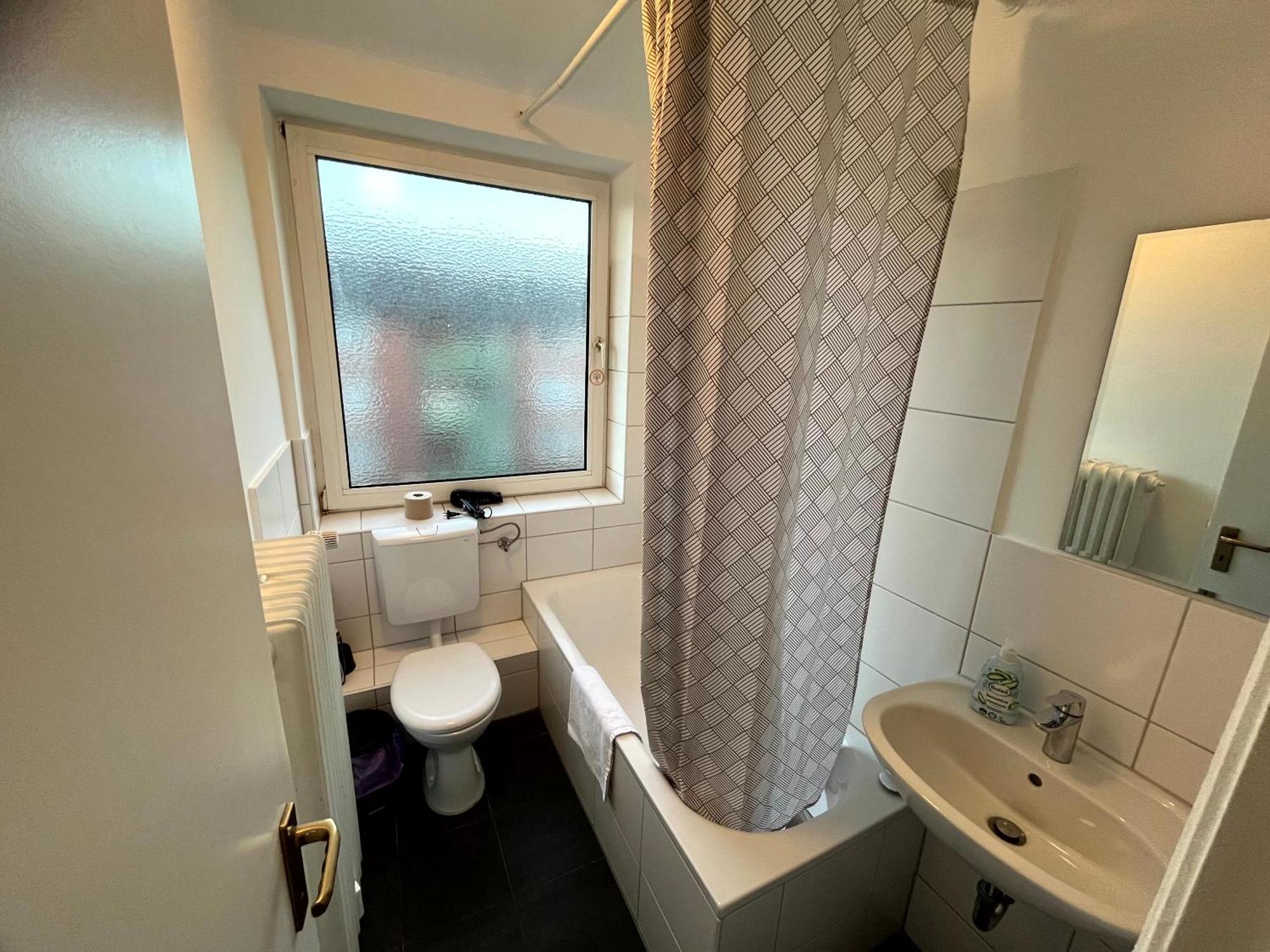 3-Zimmer Monteurwohnung Mit Balkon นอยมึนสเตอร์ ภายนอก รูปภาพ