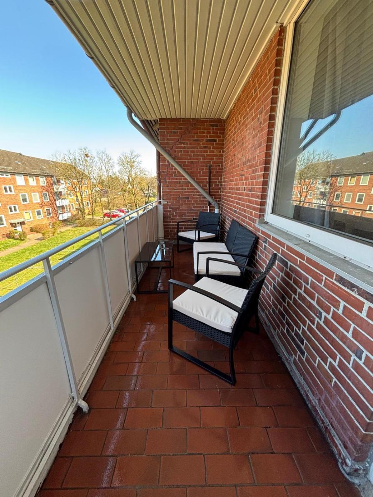 3-Zimmer Monteurwohnung Mit Balkon นอยมึนสเตอร์ ภายนอก รูปภาพ
